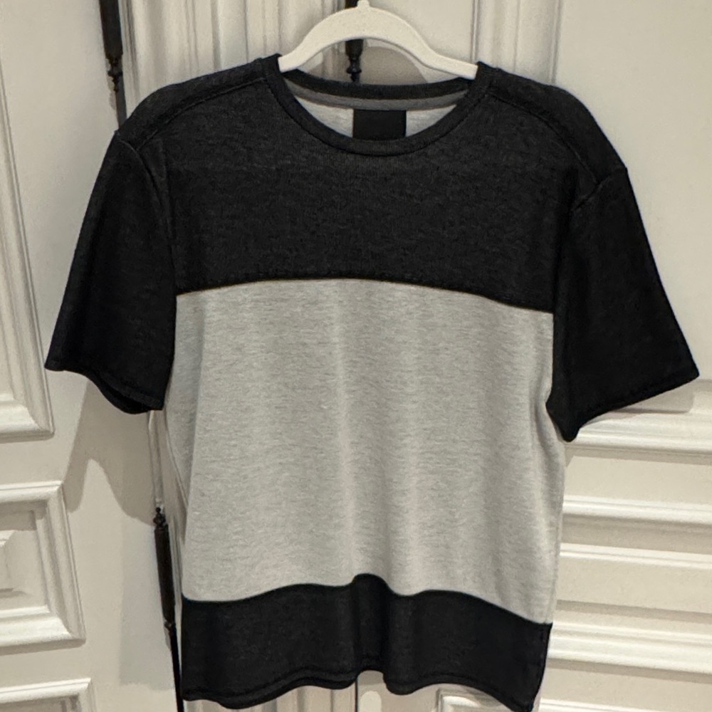 Quinn Black and Gray Short Sleeve Tee